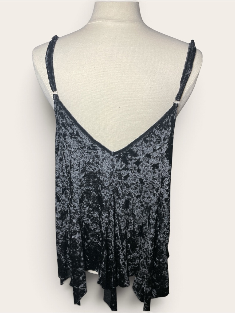 POL Large Black Crushed Velvet Strappy Side V Neck Handkerchief Hem Tank Top - Picture 4 of 8